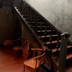Applicator: Carrie Chimenti. Product: Era Veneziana on top of Marmur Fine and Cera Pearl Wax Tinted Black (staircase).